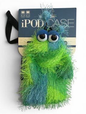 Vintage Furgle iPod Case Green Blue Fuzzy Monster Plush Wrist Strap Y2K Rare NWT